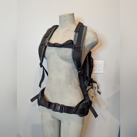 MEC Backpack 45L Capacity Frame Size Long, Black & Green Unisex - Picture 4 of 10